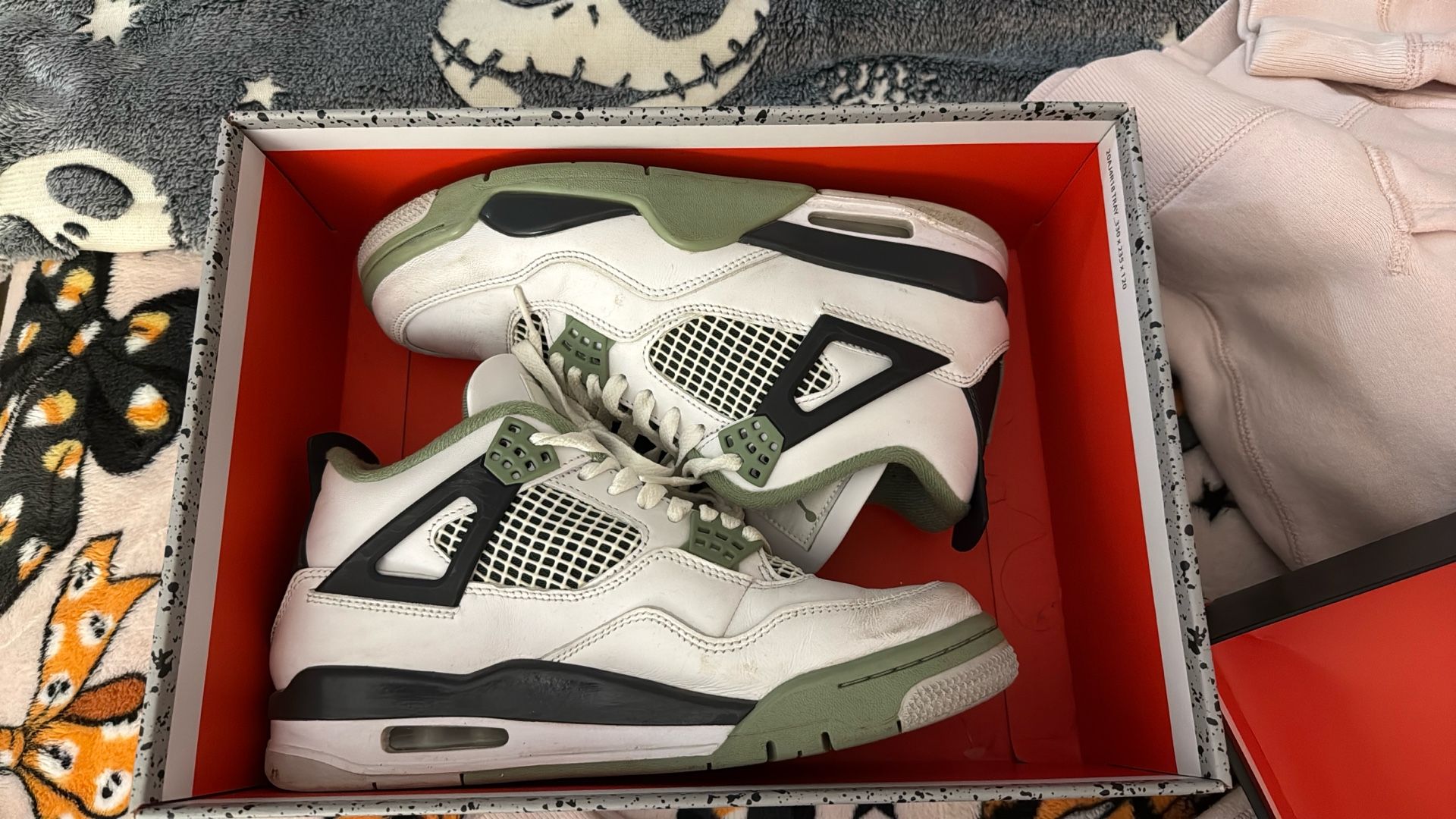 Women’s Air Jordan 4 Retro In Size 9