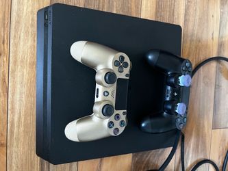 PlayStation 4 Slim 1tb 2 controllers & TurtleBeach
