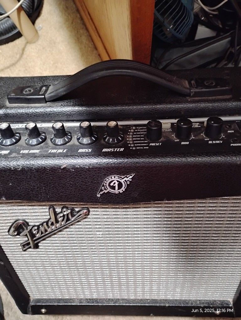 Fender Mustang 1