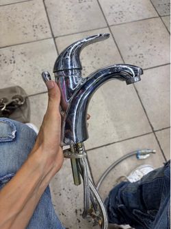 Chrome Single-Handle Bathroom Faucet