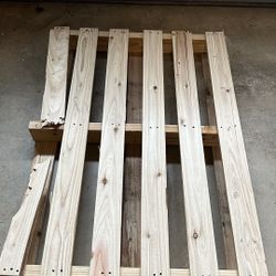 FREE - Pallet (42”x31”)