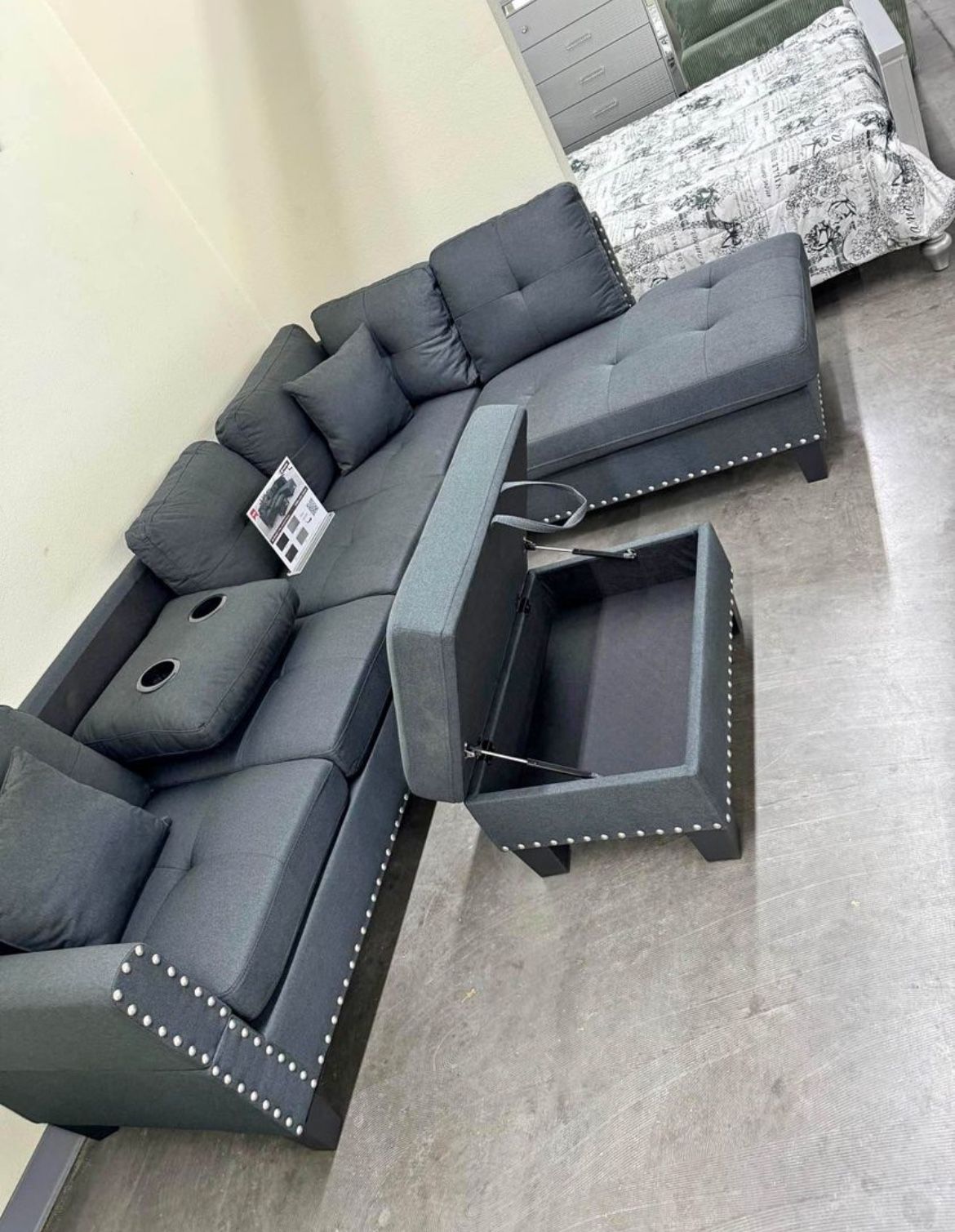 🛋️ NEW  Grey Bargain Comfy Sectional Reversible w/Pillows 🚛  Avail 🛋️