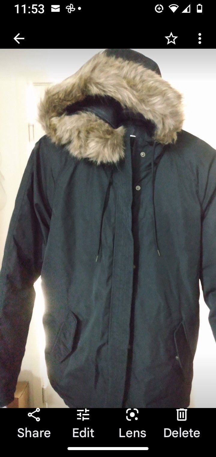 BRAND NEW - NICE MEN'S BLACK WINTER COAT