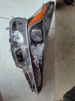 Toyota prius right headlight oem