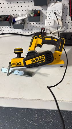 Cordless Dewalt Hand Planer. 