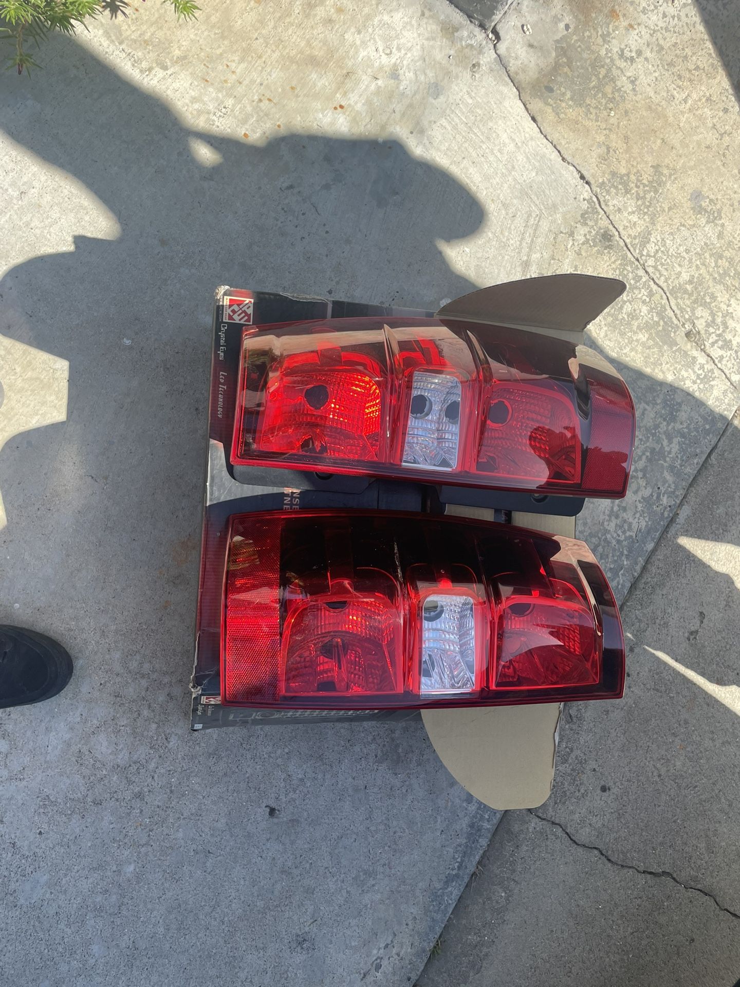 2007 And Up Original Tahoe And Suburban Headlights