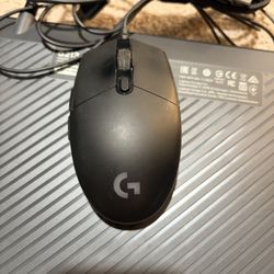 Logitech G203 Wired Gaming Mouse, 8,000 DPI, Rainbow Optical Effect LIGHTSYNC RGB, 6 Programmable