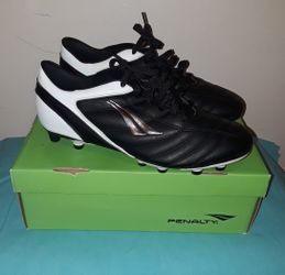 Soccer shoes