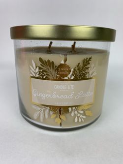 Candle new, candle lite, gingerbread latte
