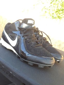 Baseball cleats