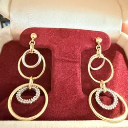 Dangling Gold Earringd