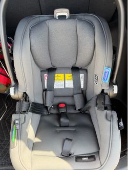 Graco go max infant car seat.