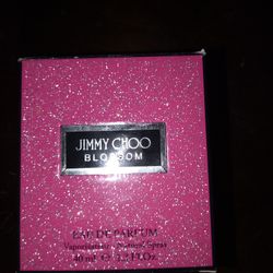 Jimmy Choo Blossom Smells Good