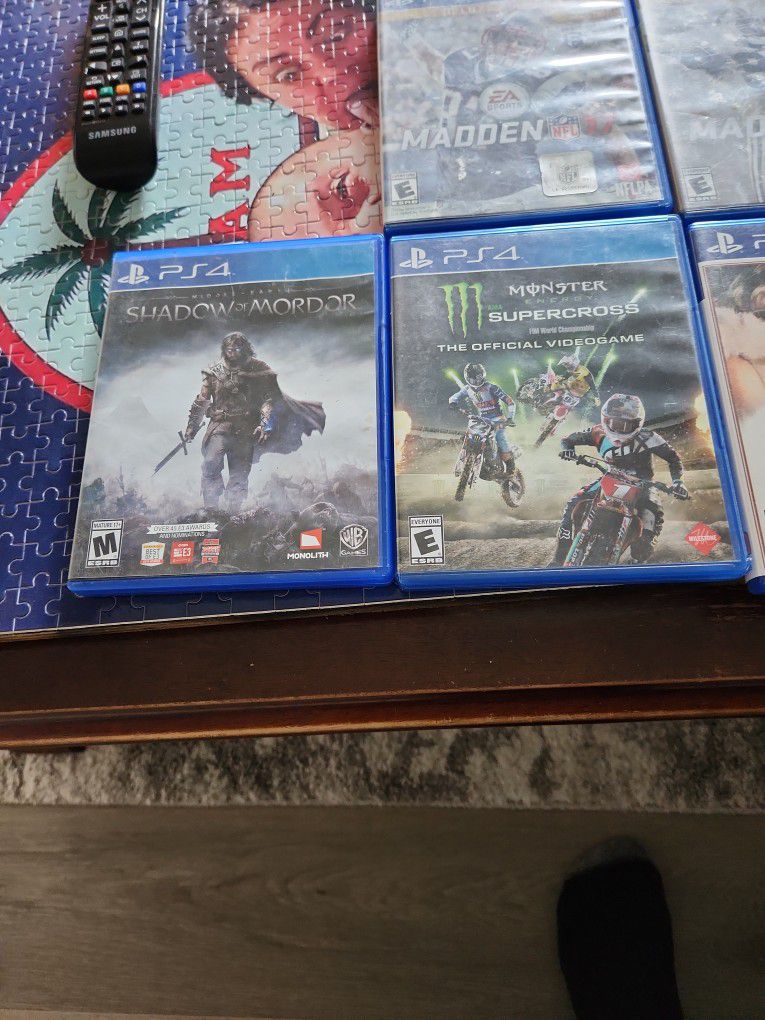 Ps4 Games And 2 Controllers
