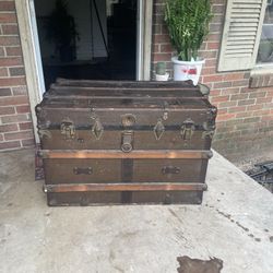  Vintage Chest 