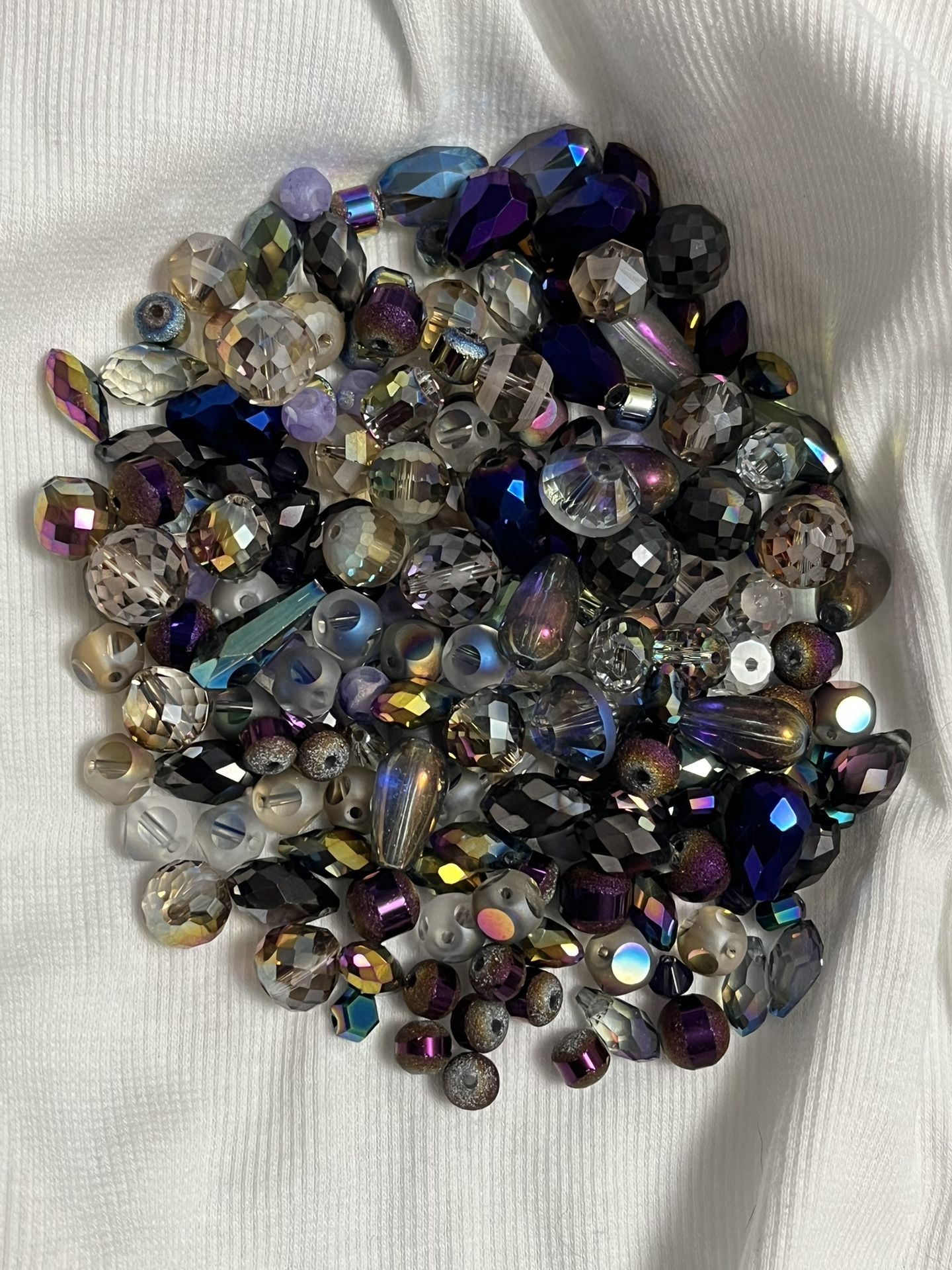 170+ “GLASS BEAD SOUP” BEAUTIFUL PURPLES AND PURPLE RAINBOW GLASS BEADS LOT