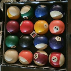 Complete Pool Ball Set (Standard Size) + Diamond Rack – Great Condition