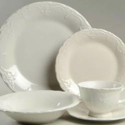 5 Piece Place Setting- Versailles Tabletop
