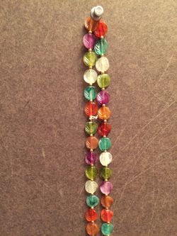 1980’s 18” LEAF THEMED CHARM AND BEADED NECKLACE