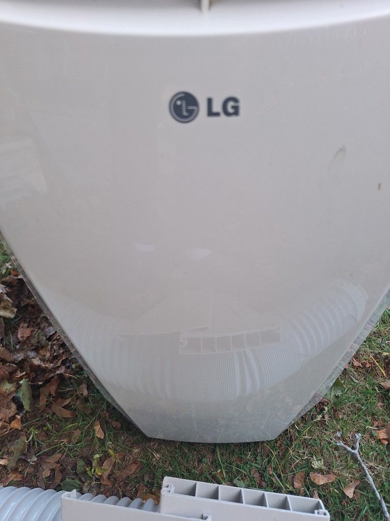 LG PORTABLE AIR CONDITIONER.