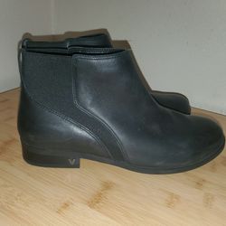 Vionic Thatcher Black Leather Boots