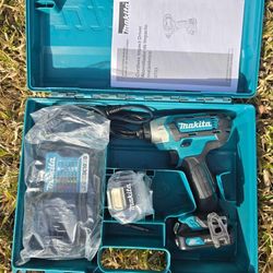 NEW MAKITA 12 V CXT IMPACT DRIVER KIT -