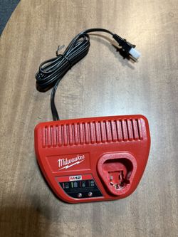 Milwaukee M12 Charger 