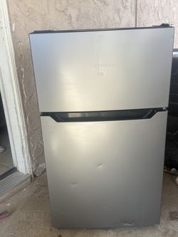 Hi sense mini fridge with freezer
