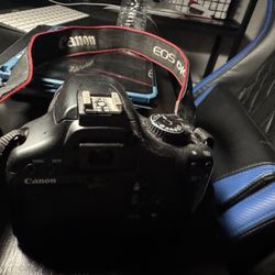 Canon EOS DSLR Camera with 18-55mm IS Lens