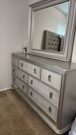 Dresser from rooms to go