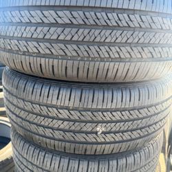 (4) 235/60R18 SET OF SEMI NEW TIRES BRIDGETONE RUN FLAT 80% LIFE !!