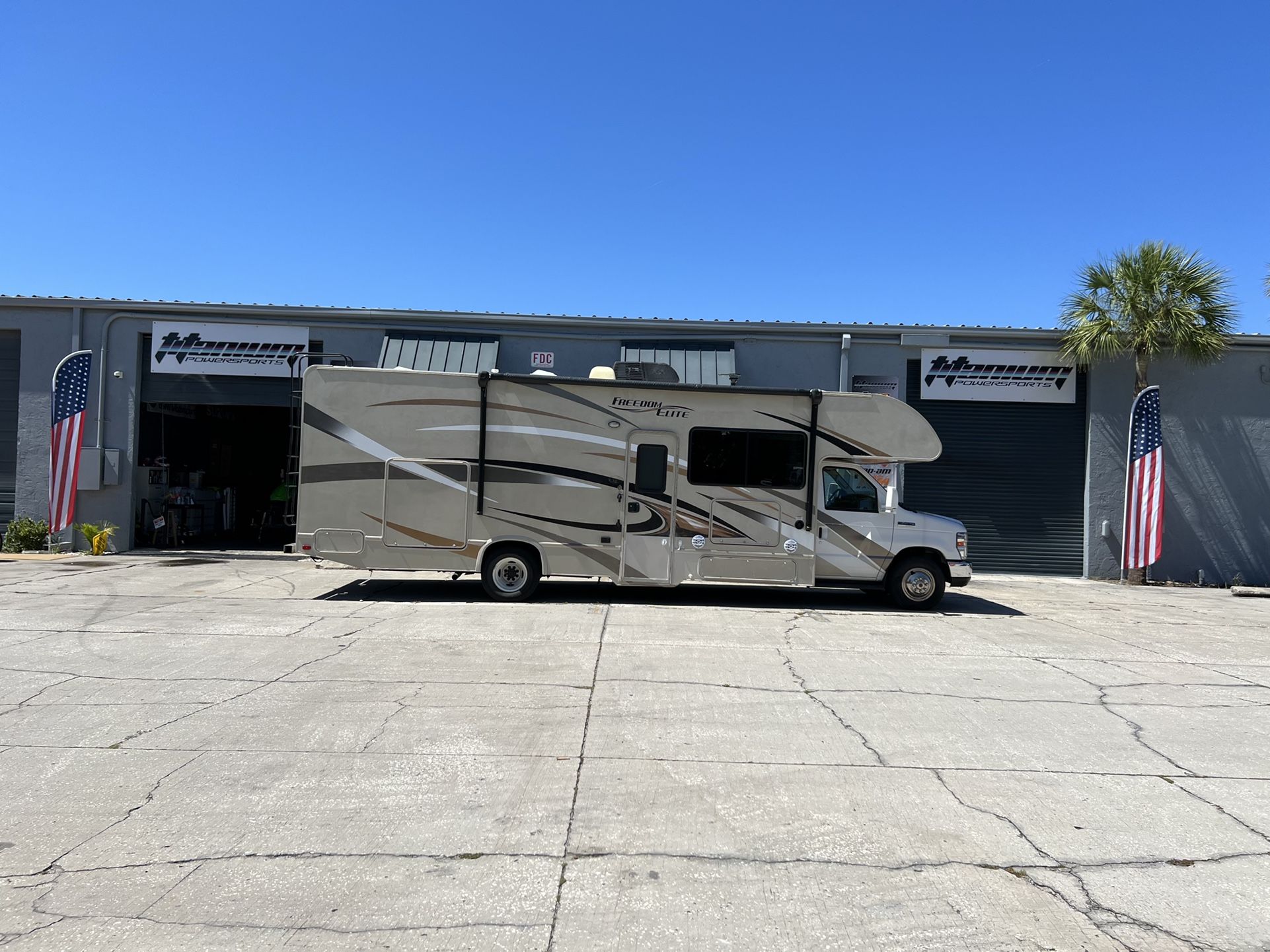 2016 THOR MOTOR COACH Freedom Elite 29FE