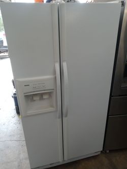 Kenmore white side by side refrigerator - Free delivery