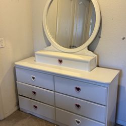 Girl’s bedroom set (mattress, bed frame, box spring, dresser)