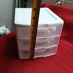 Small Plastic Drawer In Organizers In Storage Containers In Great Condition 