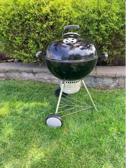 Weber master touch 22 inch charcoal kettle BBQ grill with Weber Cover