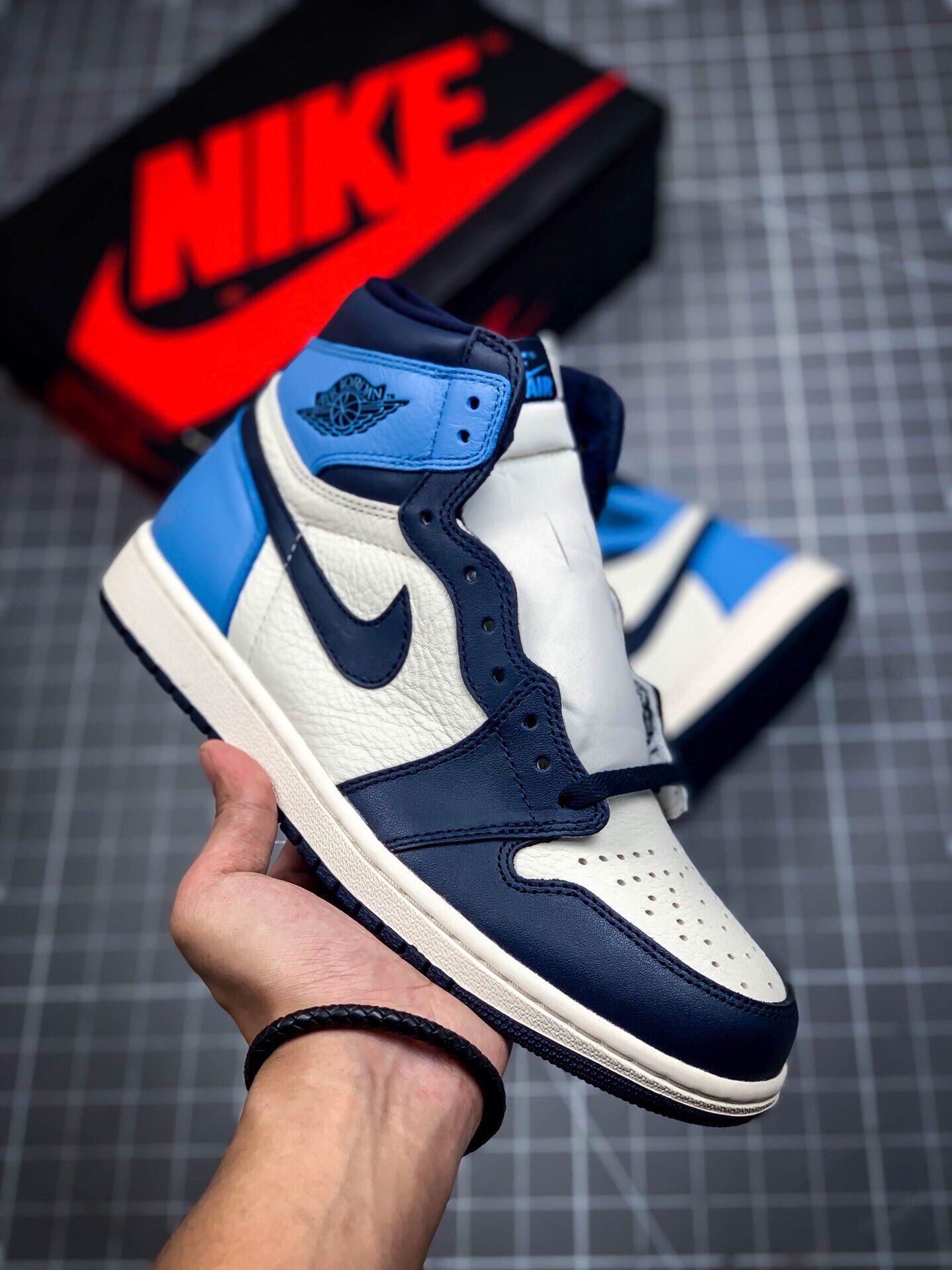 Air Jordan 1 Men’s Sneaker With Box New R