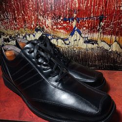 Stacy Adams Mens Size 10.5 Black Casual Leather Shoes. Great condition awesome high quality design and construction. Casual leather shoes rubber soles