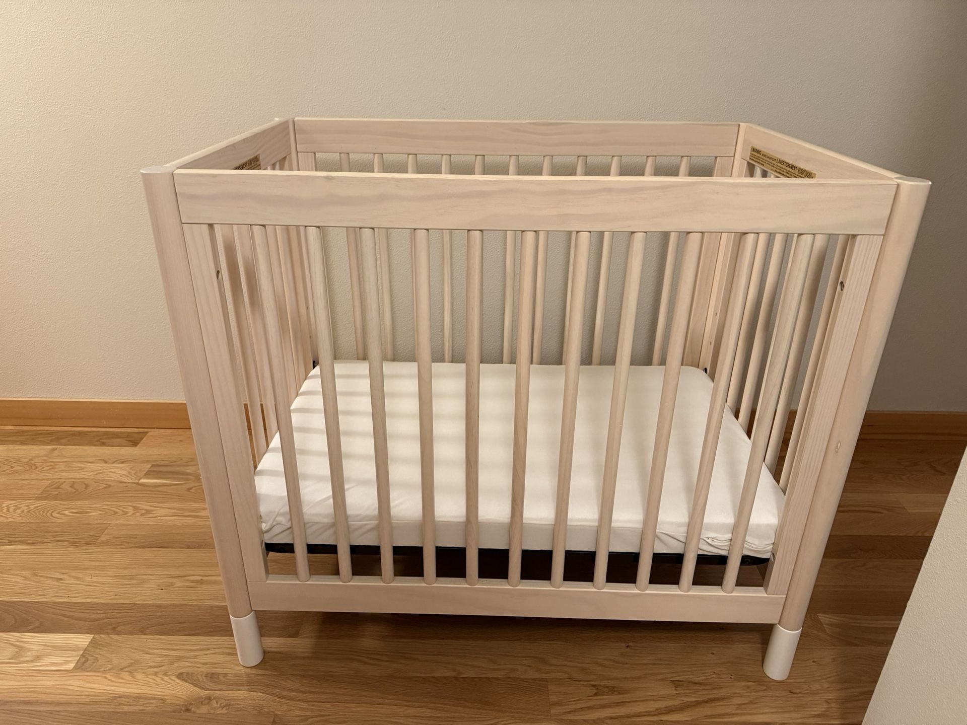 Babyletto Mini Crib - Great Deal $60
