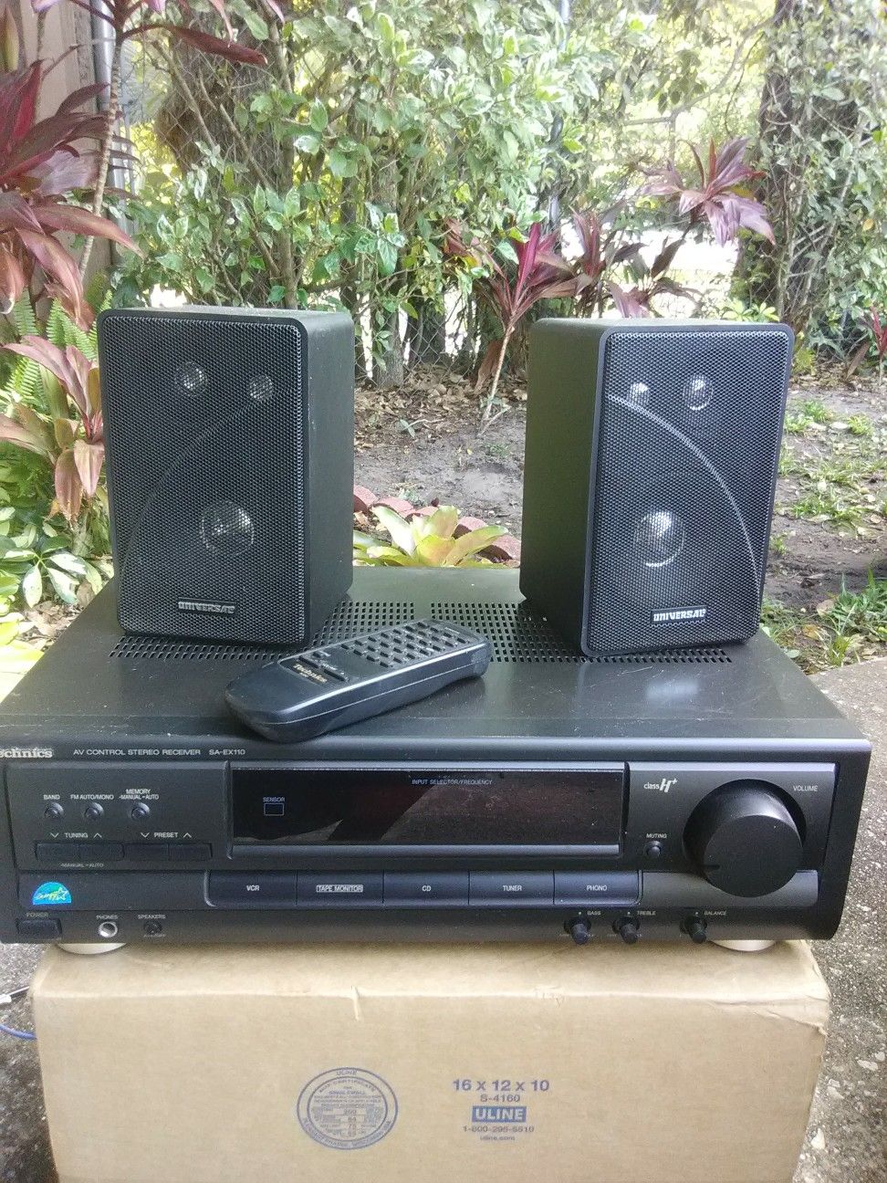 Technics Stereo Receiver with Remote and 2 Speakers