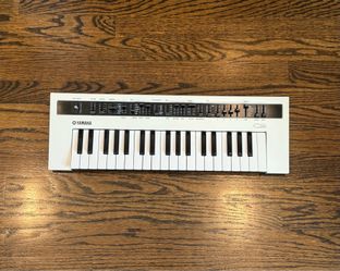 Yamaha Reface CS Synth