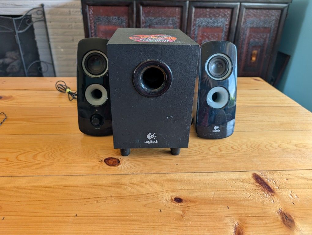 Logitech Speakers & Sub