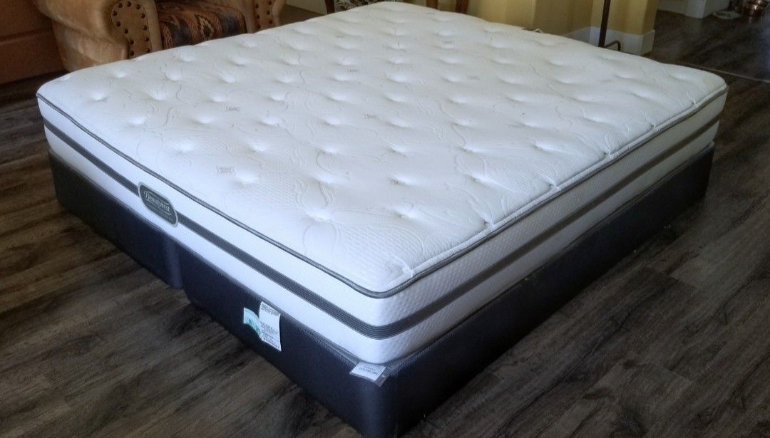 King Simmons Beautyrest Vanderbilt Recharge Mattress and Boxsprings