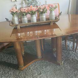 Tiger Oak Dining Room Table With Leaf and 2 Captain Chairs And 4 Chairs