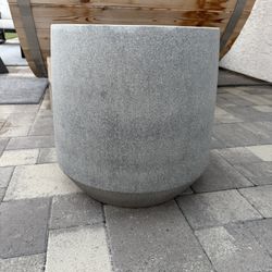 LIGHTWEIGHT CONCRETE PLANTER 