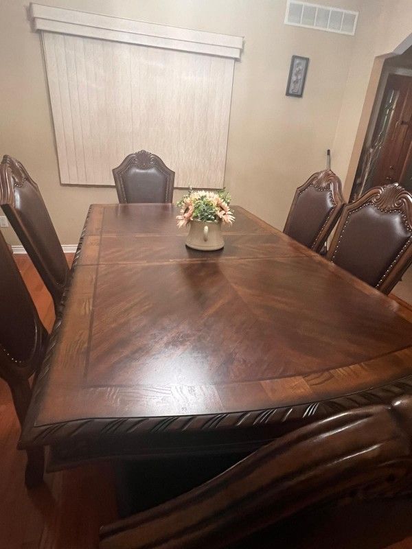 Dinning Table