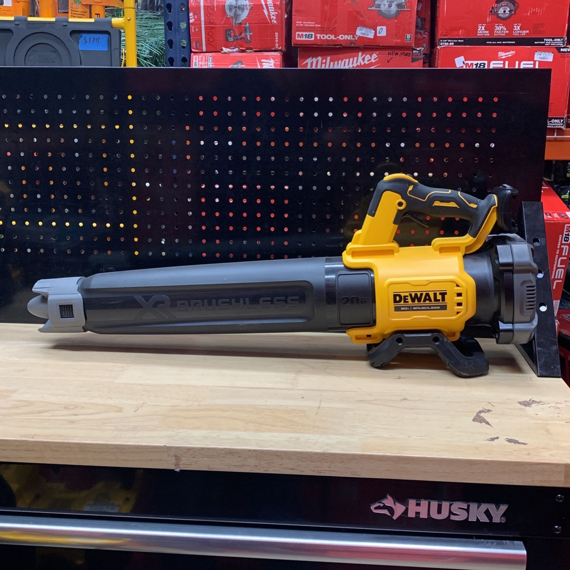 20V MAX 125 MPH 450 CFM Cordless Brushless Battery Powered Handheld Leaf Blower (Tool Only)