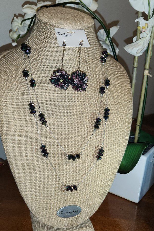 Stunning Black Iridescent Necklace And Earrings Set