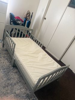 Toddler bed