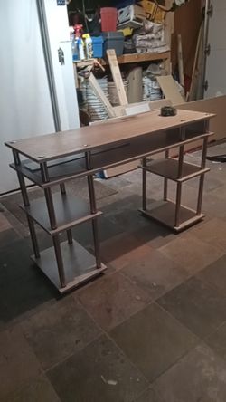 Desk W No Chips Or Peeling